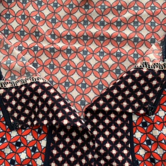 Max Studio Patterned Keyhole red, blue and white sleeveless shift dress - Picture 3 of 6